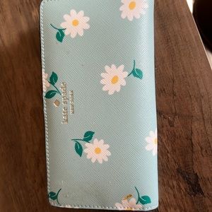 Kate Spade blue daisy snap wallet. Great condition